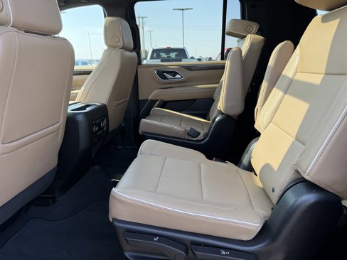 Used 2022 Chevrolet Suburban Premier image 9