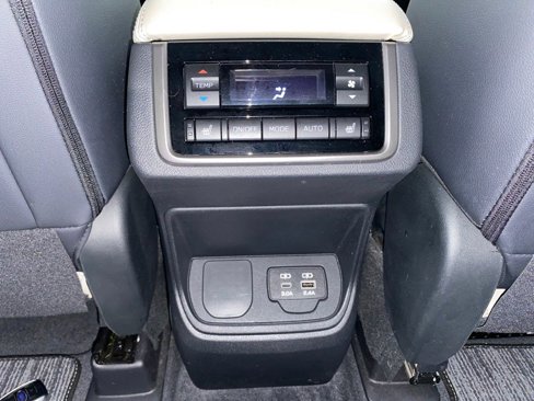 Certified 2024 Subaru Ascent Limited w/ Technology Package image 31
