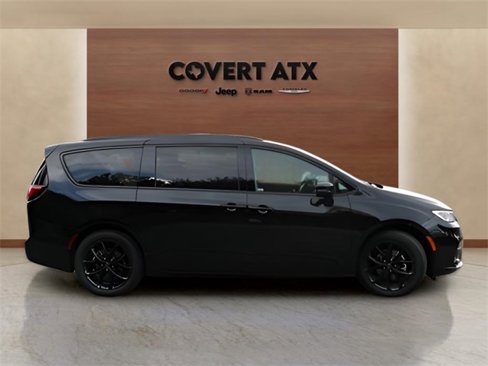 New 2026 Chrysler Pacifica Limited image 6