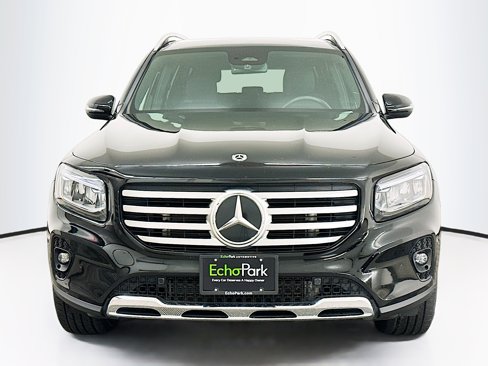 Used 2025 Mercedes-Benz GLB 250 4MATIC image 2