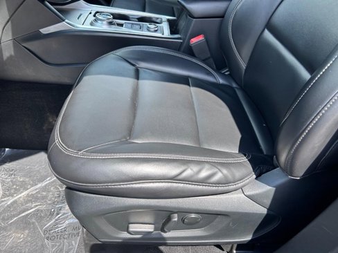 Used 2021 Ford Explorer XLT w/ Equipment Group 202A image 20