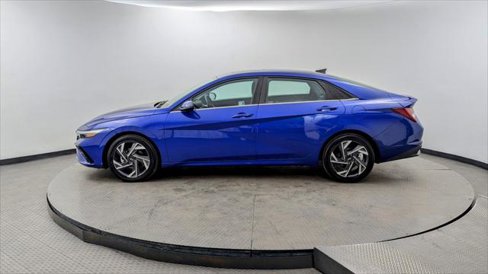Used 2025 Hyundai Elantra Limited image 3