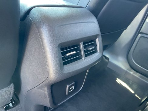 Used 2024 GMC Terrain SLT image 22