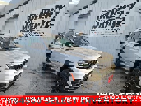 New 2025 Jeep Grand Cherokee L Altitude image 1