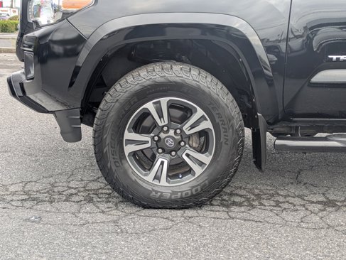 Used 2017 Toyota Tacoma TRD Sport image 8