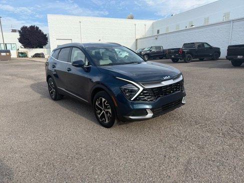 Used 2024 Kia Sportage EX image 3