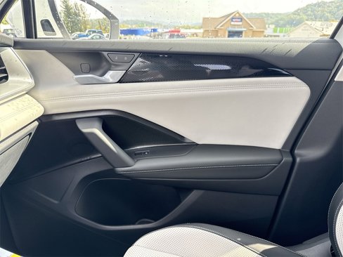 New 2025 Volkswagen Tiguan SE image 22