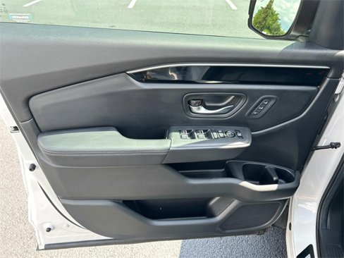 Used 2025 Honda Pilot Touring image 24