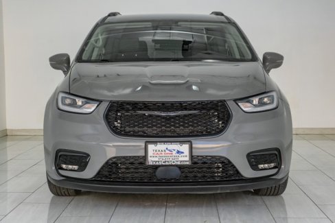 Used 2022 Chrysler Pacifica Touring-L image 3