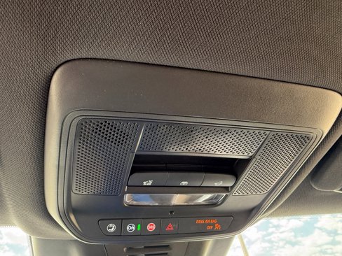 New 2025 Chevrolet Equinox EV RS image 23