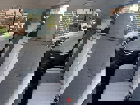 Used 2022 Toyota RAV4 XLE image 15
