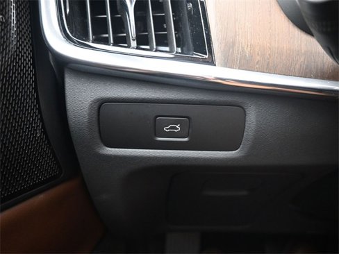 Used 2024 Volvo V90 B6 Cross Country Ultimate image 30