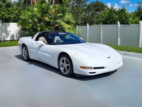 Used 2004 Chevrolet Corvette Coupe w/ Preferred Equipment Group image 2