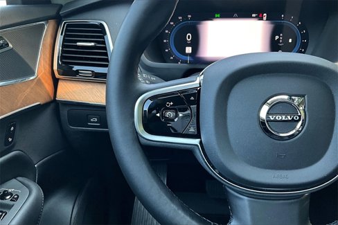 Certified 2025 Volvo XC90 B5 Plus w/ Protection Package Premier image 11
