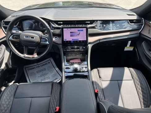 New 2025 Jeep Grand Cherokee Summit image 2