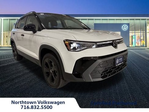 Certified 2025 Volkswagen Taos SE image 1