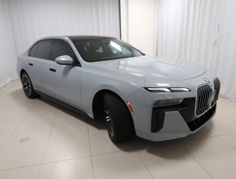 Used 2023 BMW 760i xDrive w/ Parking Assistance Package image 7