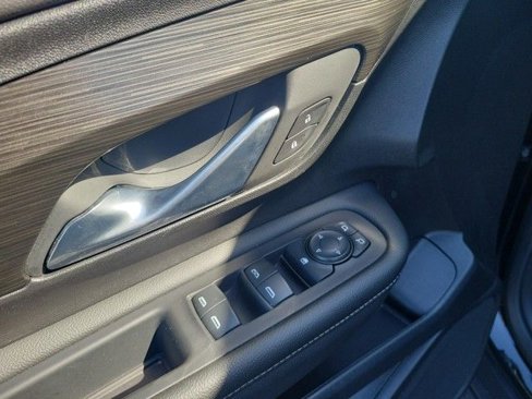 Used 2024 GMC Terrain SLE image 15