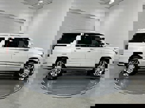 Used 2020 Cadillac Escalade ESV Platinum image 41