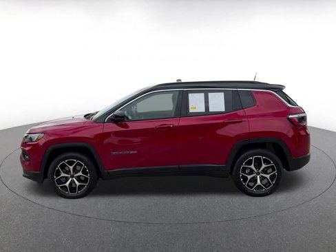 Used 2025 Jeep Compass Limited image 9