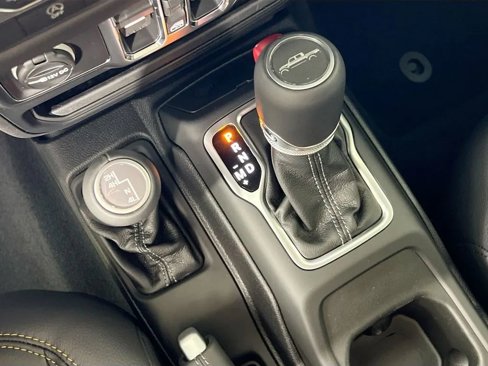 New 2025 Jeep Gladiator Sport image 17