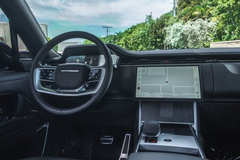 Used 2025 Land Rover Range Rover Long Wheelbase Autobiography image 18