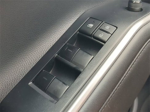 Used 2022 Toyota Highlander XLE image 12