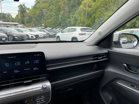 Used 2025 Hyundai Kona SEL image 31