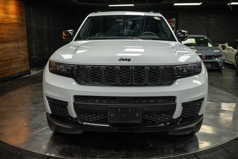 Used 2024 Jeep Grand Cherokee L Laredo image 3