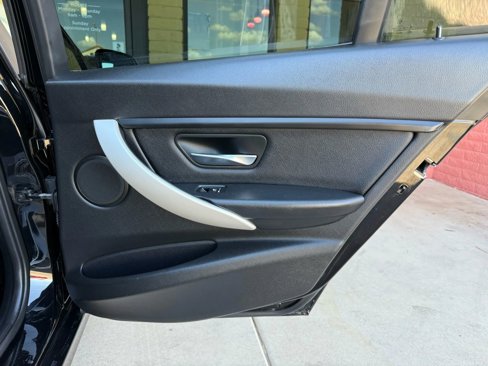 Used 2017 BMW 320i Sedan image 27