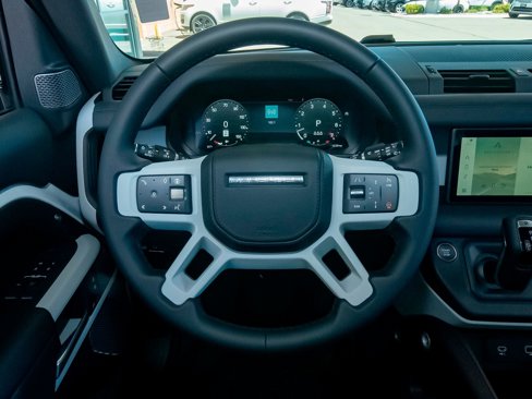 New 2024 Land Rover Defender 90 X-Dynamic SE image 13