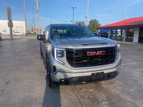 Used 2025 GMC Sierra 1500 Elevation w/ Elevation Premium Package image 4