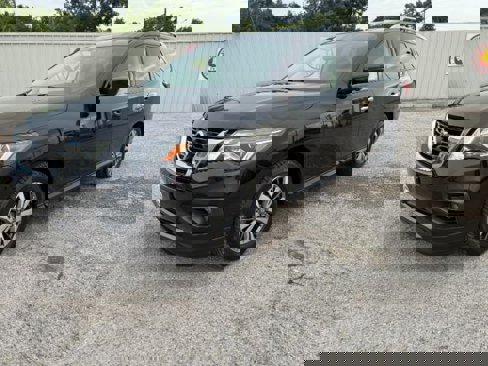 Used 2020 Nissan Pathfinder SL image 1