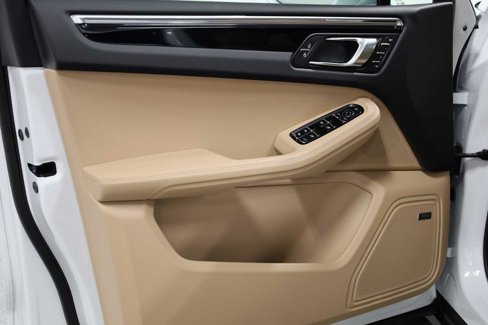 New 2026 Porsche Macan image 16