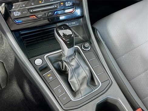Used 2025 Volkswagen Jetta SE image 16