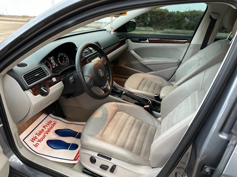 Used 2013 Volkswagen Passat TDI SEL Premium image 11