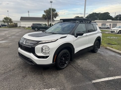 New 2025 Mitsubishi Outlander AWD image 3