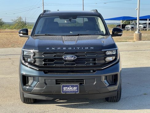 New 2025 Ford Expedition Active image 2