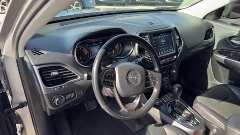 Used 2020 Jeep Cherokee Limited w/ Luxury Group image 17