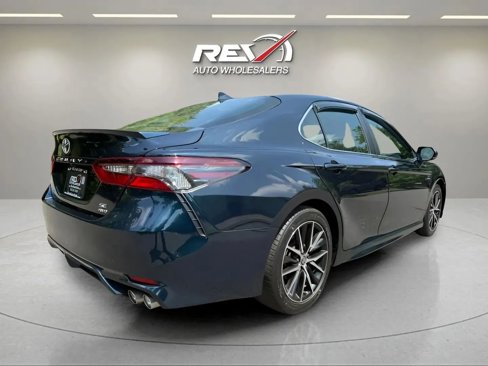 Used 2021 Toyota Camry SE image 5
