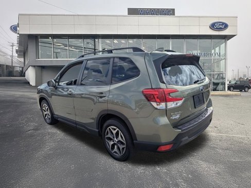 Used 2021 Subaru Forester Premium image 4
