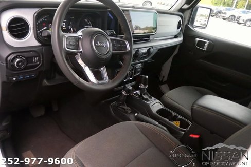 Used 2024 Jeep Wrangler Unlimited Sahara image 12