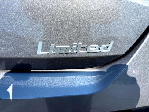 Used 2024 Hyundai Elantra Limited image 4