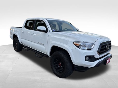 Used 2022 Toyota Tacoma SR5 w/ Technology Package image 8