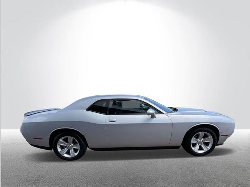 Used 2023 Dodge Challenger SXT image 3