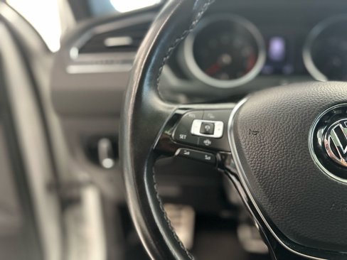 Used 2021 Volkswagen Tiguan SE R-Line image 19