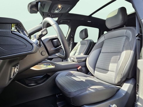 New 2025 Lincoln Nautilus Reserve w/ Jet Appearance Package image 13