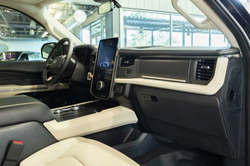Used 2024 Ford Expedition Max Platinum image 13