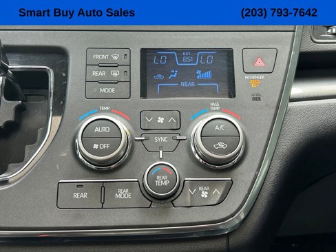 Used 2019 Toyota Sienna SE image 32