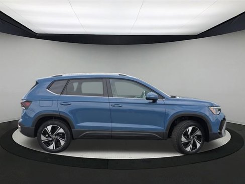 New 2025 Volkswagen Taos SE image 8